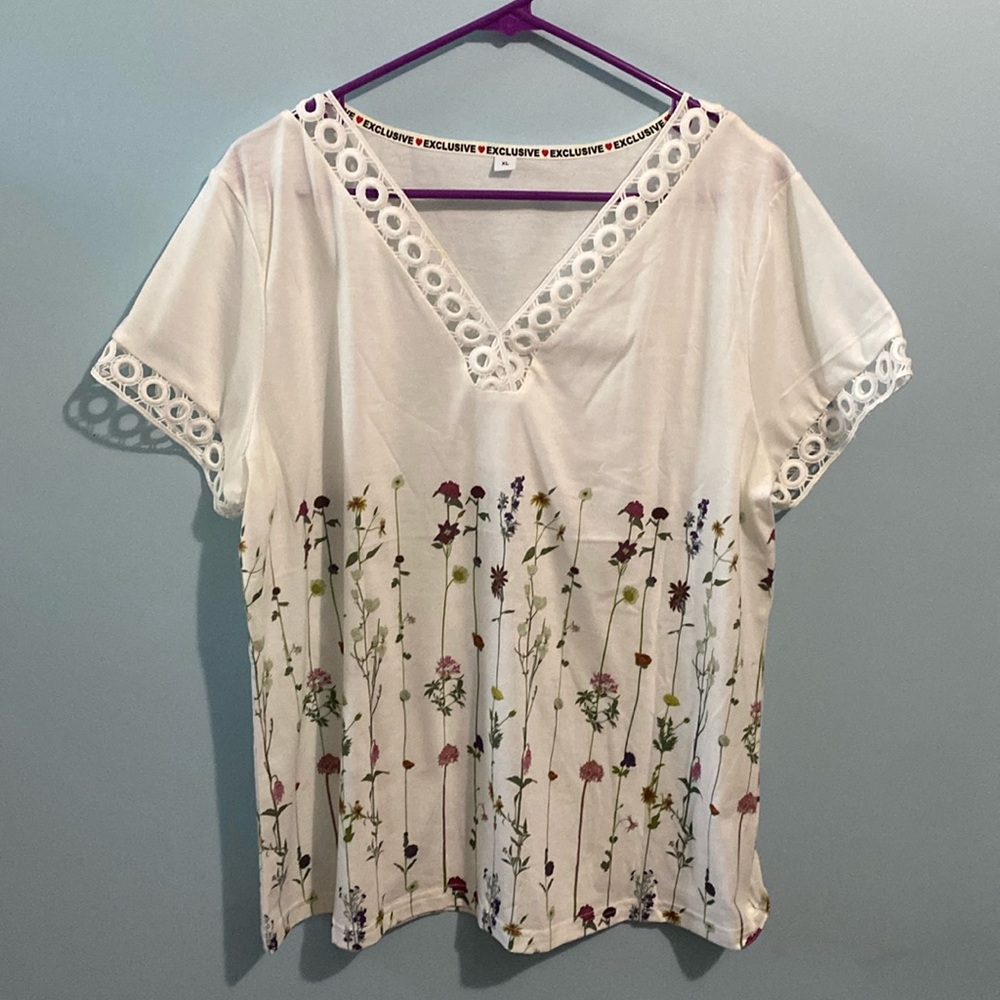 SUMMERY SHORT SLEEVE FLORAL TOP XL COTTON BLEND NWOT